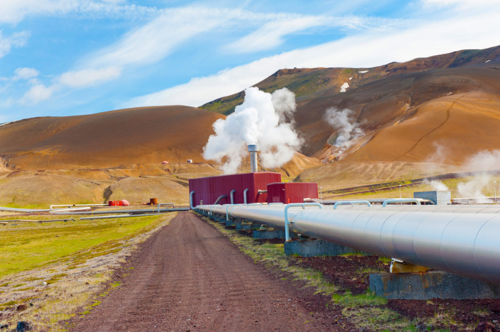 Large geothermal plant pumping heat